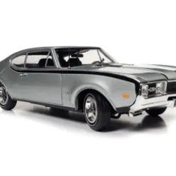 1968 Oldsmobile Cutlass Hurst, Silver - Auto World AMM1287 - 1/18 Scale Diecast Car