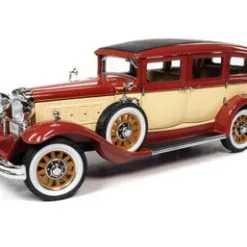 1931 Peerless Master 8 Sedan, Burgundy And Cream - Auto World AW304 - 1/18 Scale Diecast Car